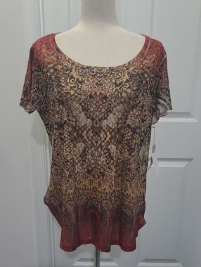 World Unity Printed Short-Sleeve Scoop Neck Top in Red-Brown